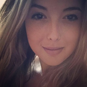 Daniela, account executive